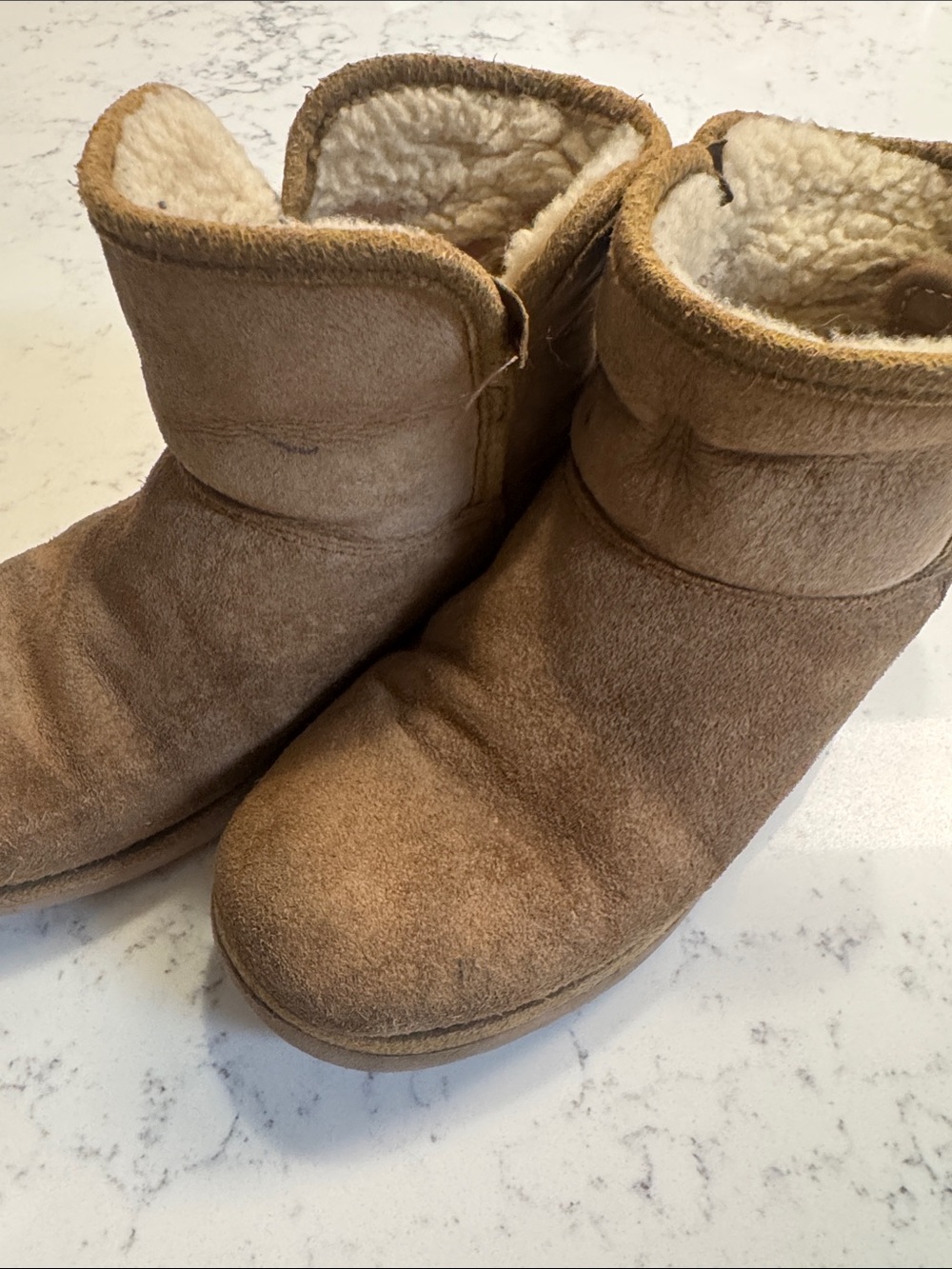 UGG Kids Boots size 1 Chestnut Suede Shearling Ankle Boots